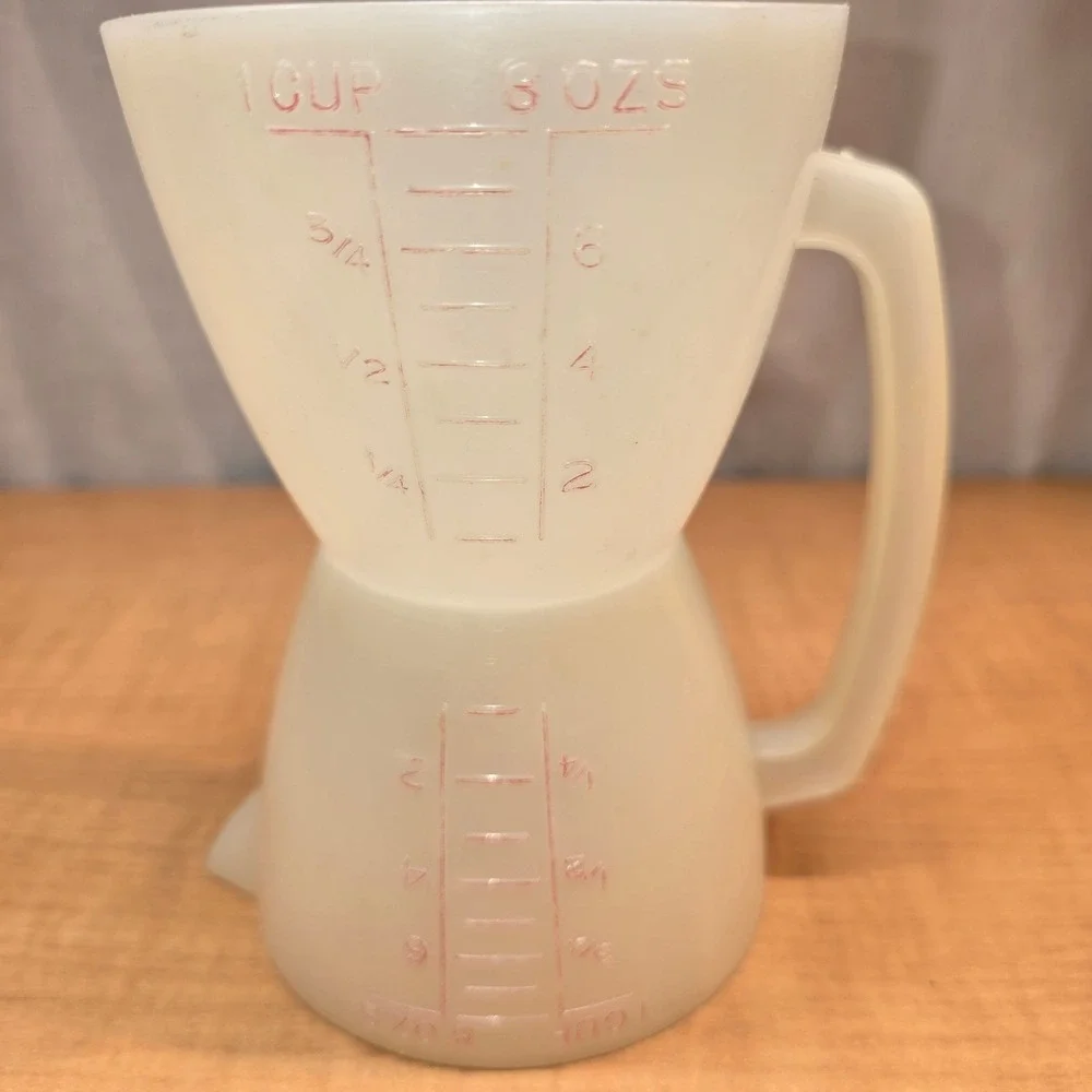 Vintage Tupperware Double-Sided‎ One-Cup Measuring Wet/Dry Red Lettering